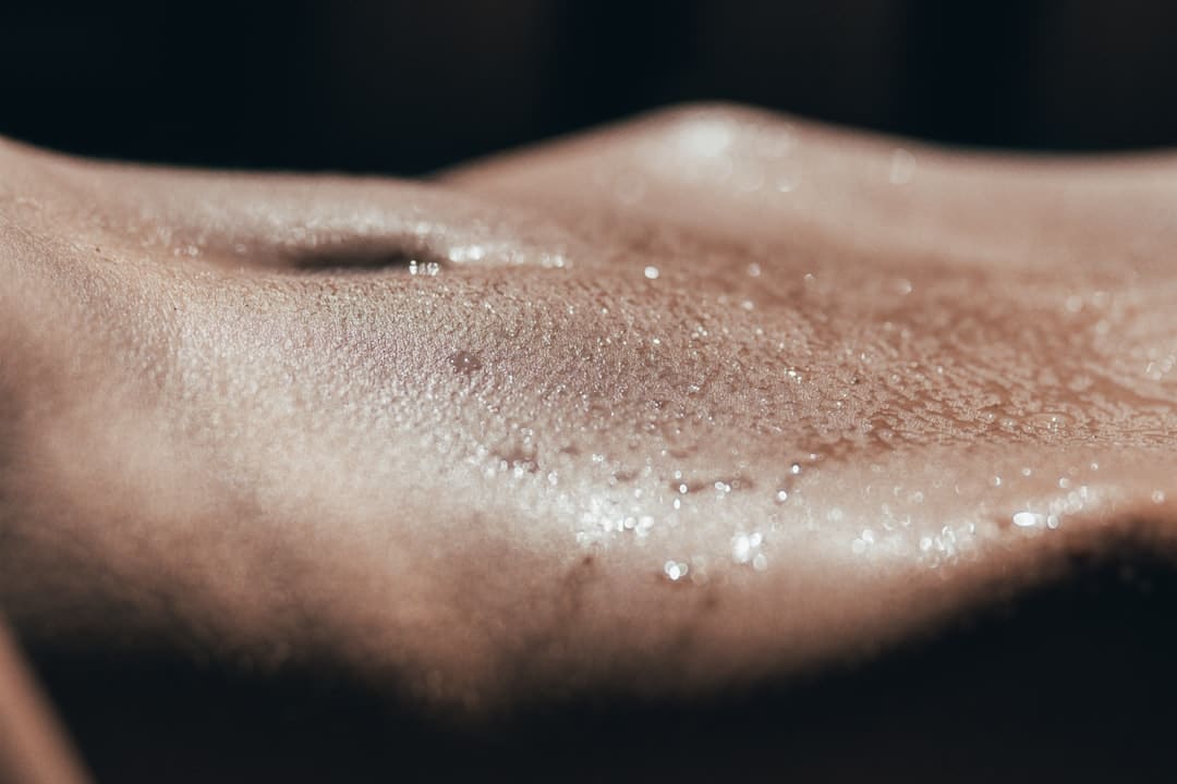 is hard wax or soft wax better for sensitive skin